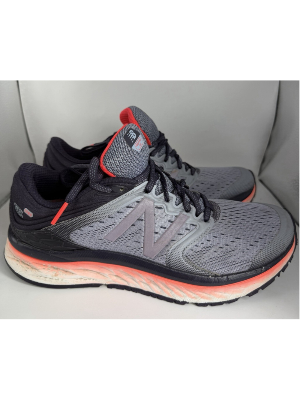 New Balance Women's Fresh Foam Sneakers Athletic Shoes W1080PC8 Size 9 Purple - Picture 2 of 8